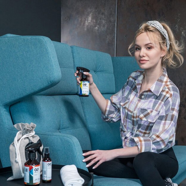 Vandeniui atsparus baldinių audinių impregnantas OA SOFA PROTECTOR (250 ml.) 2